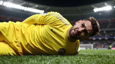 Lillestrøm SKs keeper Pontus Dahlberg ble tråkket på og skadet i kampen mot Brann